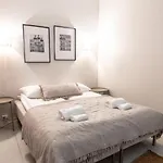 Apartamento Bright Spacious 5 Bedroom In The Center Helsínquia
