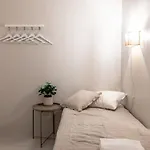 Bright Spacious 5 Bedroom In The Center *