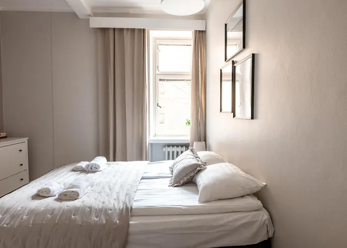 Bright Spacious 5 Bedroom In The Center *