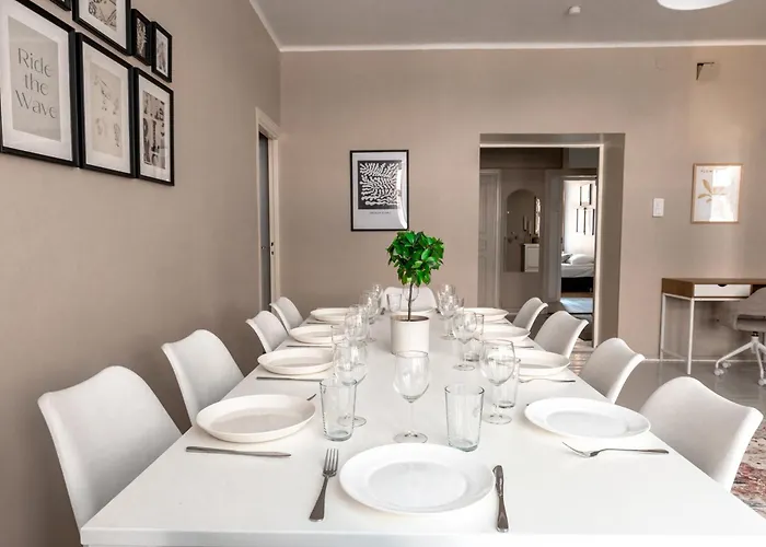 Bright Spacious 5 Bedroom In The Center Lägenhet