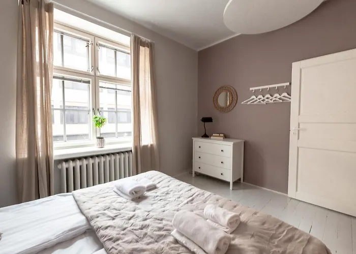 Bright Spacious 5 Bedroom In The Center Lägenhet *