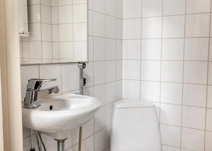 Lägenhet Bright Spacious 5 Bedroom In The Center Helsingfors