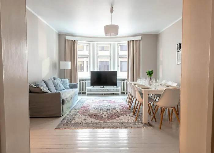 Lägenhet Bright Spacious 5 Bedroom In The Center Helsingfors