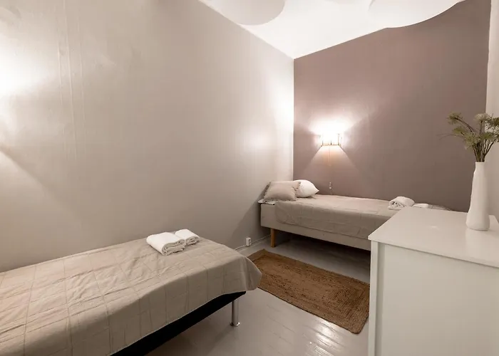 Bright Spacious 5 Bedroom In The Center Lägenhet *