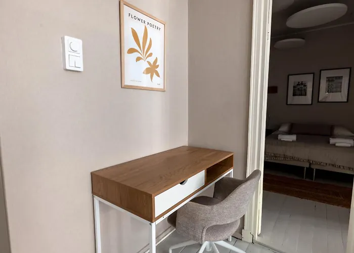 Bright Spacious 5 Bedroom In The Center Lägenhet *