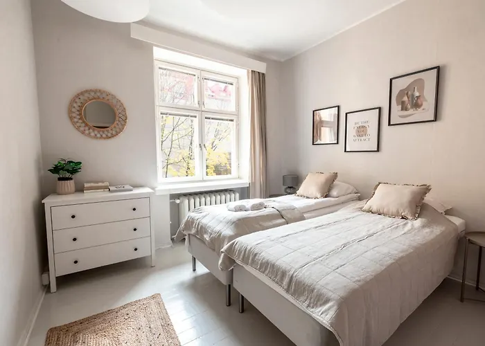 Bright Spacious 5 Bedroom In The Center *