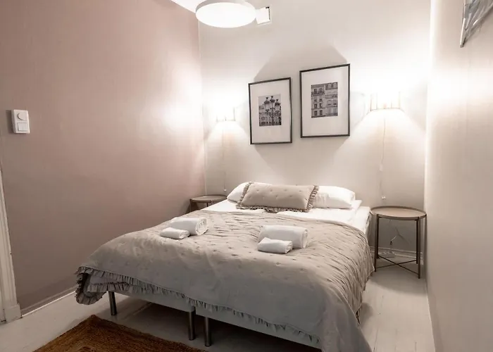 Bright Spacious 5 Bedroom In The Center *