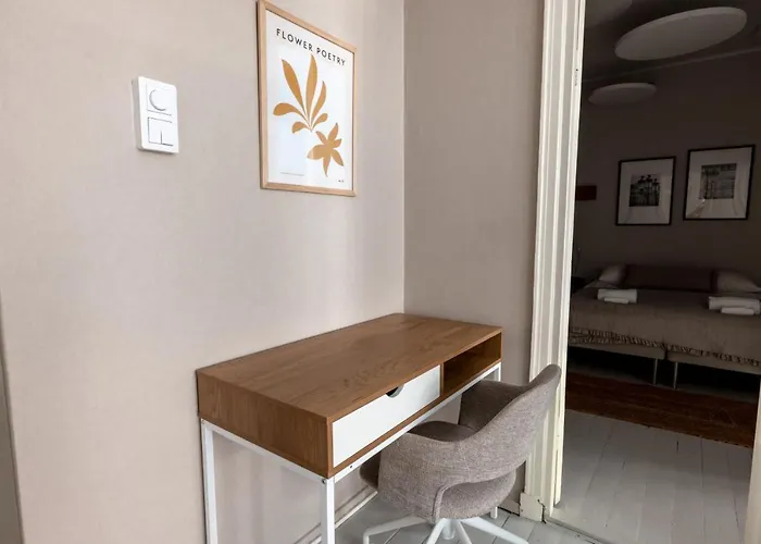 Bright Spacious 5 Bedroom In The Center *