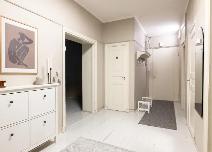 Bright Spacious 5 Bedroom In The Center