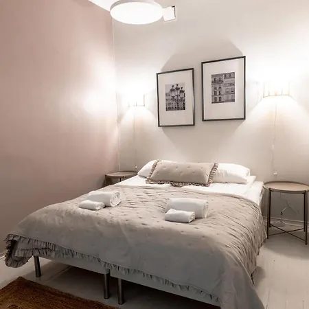Spacious 5br With Location In Kamppi 아파트 헬싱키