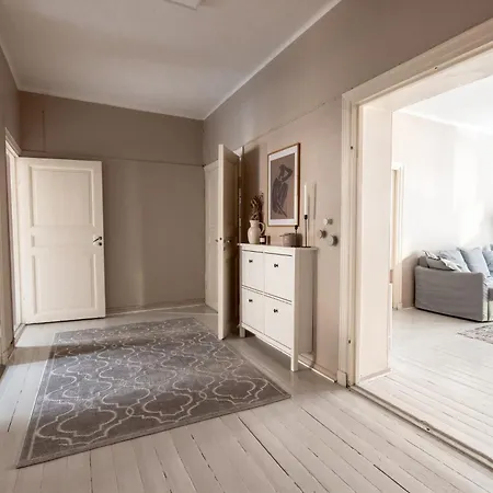 Spacious 5br With Location In Kamppi 헬싱키