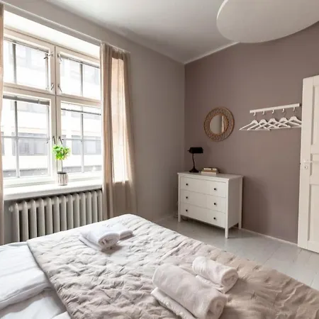 2ndhomes Bright Spacious 5 Bedroom In The Center 아파트 *