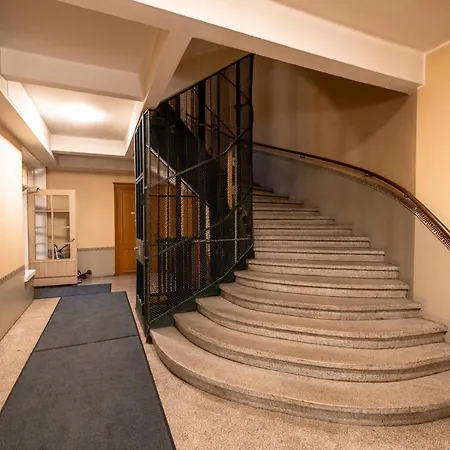 2ndhomes Bright Spacious 5 Bedroom In The Center * 헬싱키